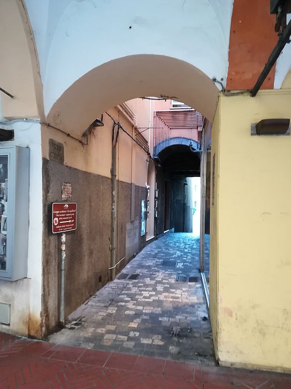 Foto di Vicolo Cesuola scattata da Casa Bufalini